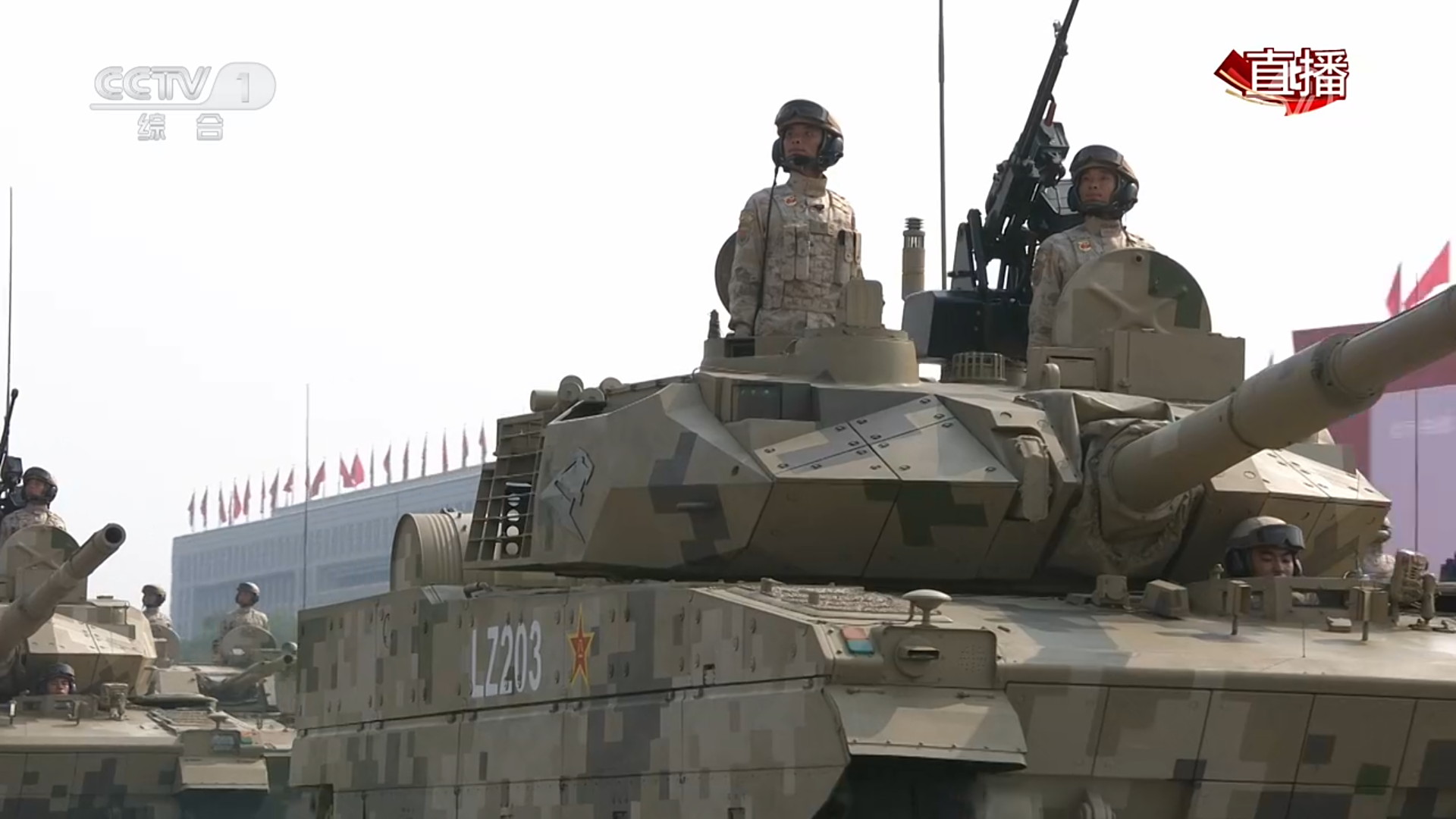 颜值很高!解放军15式轻型坦克首次正式亮相