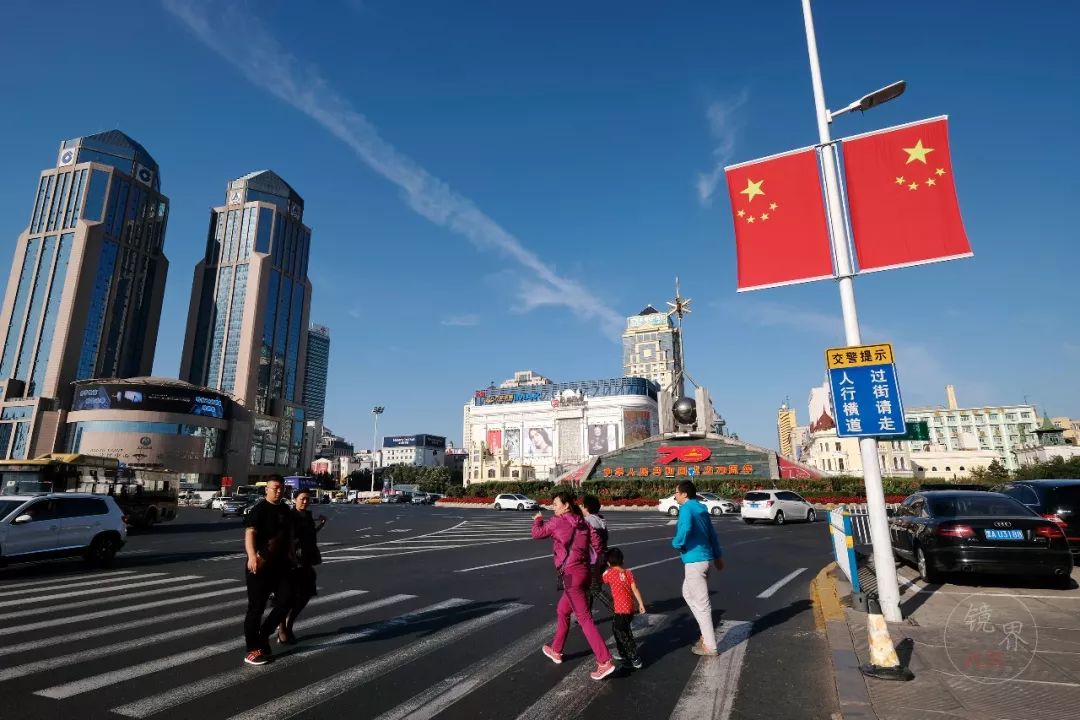哈尔滨红了10万国旗遍布全城刷爆朋友圈