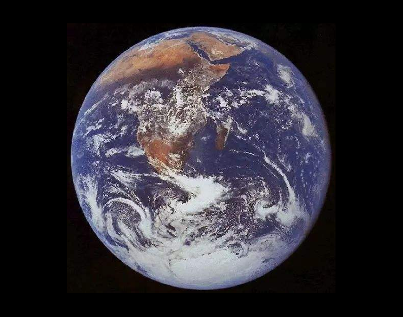 阿波罗17号宇航员在太空中拍摄的地球照片"蓝色弹珠 "