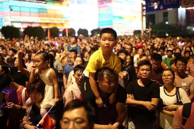 香港燃放烟花为祖国庆生