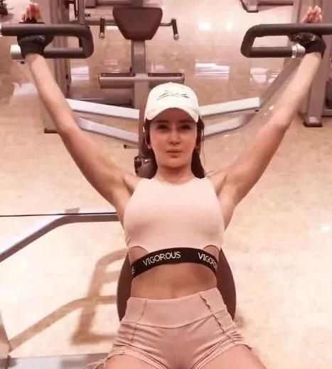 在家怎么健身练身材女 5d8acd90e91a474bbd2a0488fb084983.jpeg