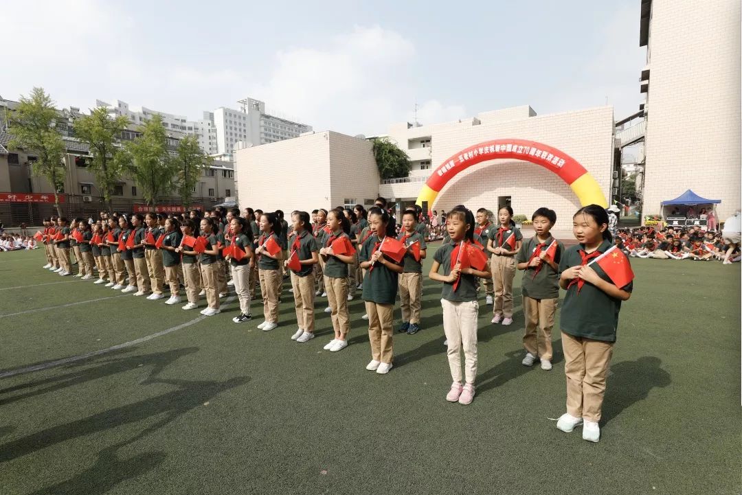 以歌传情爱国永恒记南京市五老村小学庆祝新中国成立70周年联欢活动