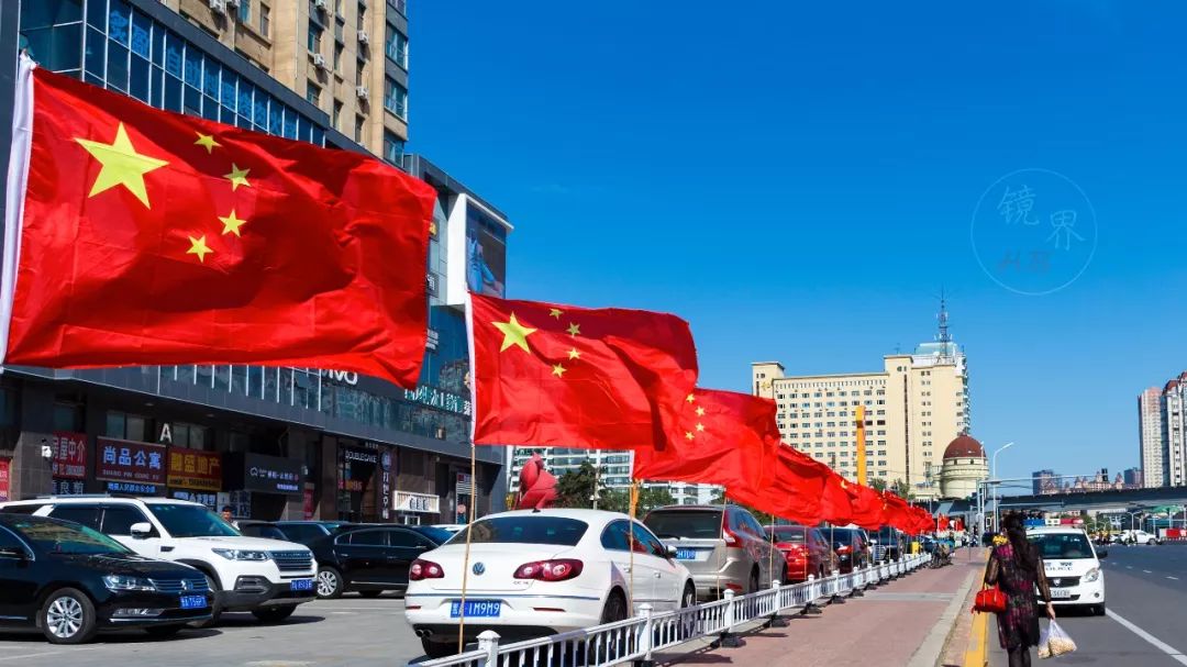 哈尔滨红了10万国旗遍布全城刷爆朋友圈