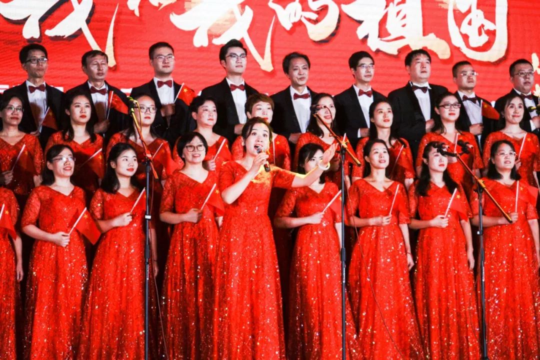 我和我的祖国国外演唱 78b436ff750b4295a7faebdffdc285c4.jpeg