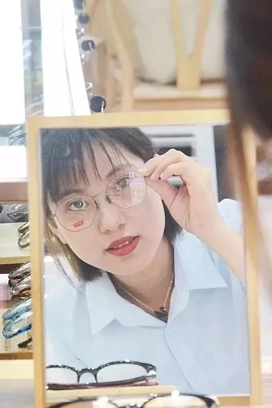 自己怎么测瞳孔距离 7b7447e1dc9c48b4a9820478c8b1d108.jpeg