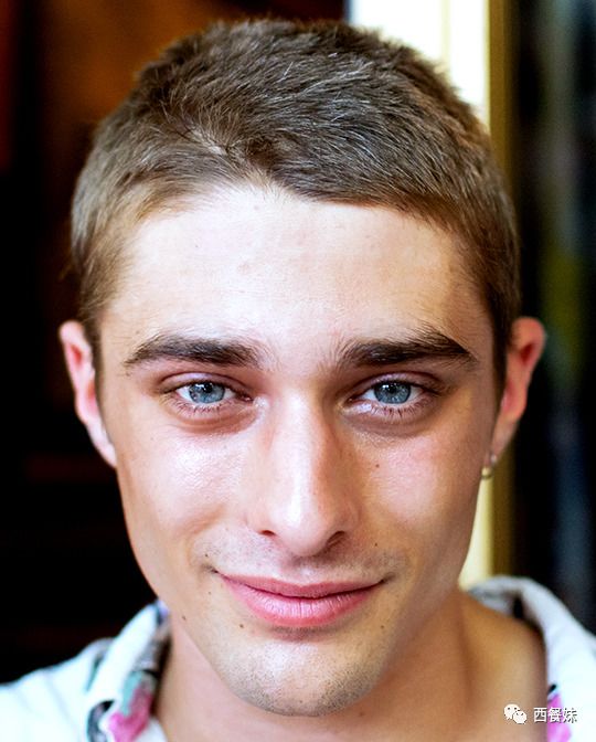 出生于1993年的maxence dannet gauvel是一位巨蟹座的法国帅哥,183的