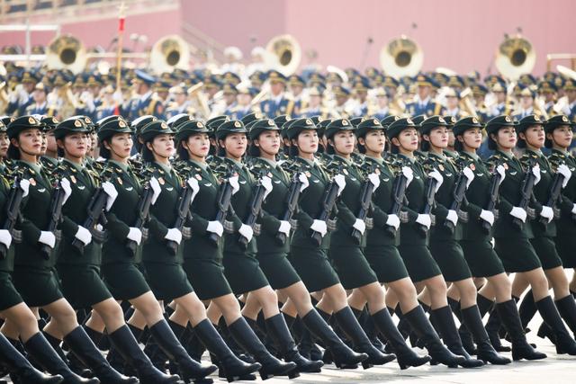 英气逼人女兵方阵高清大图来了