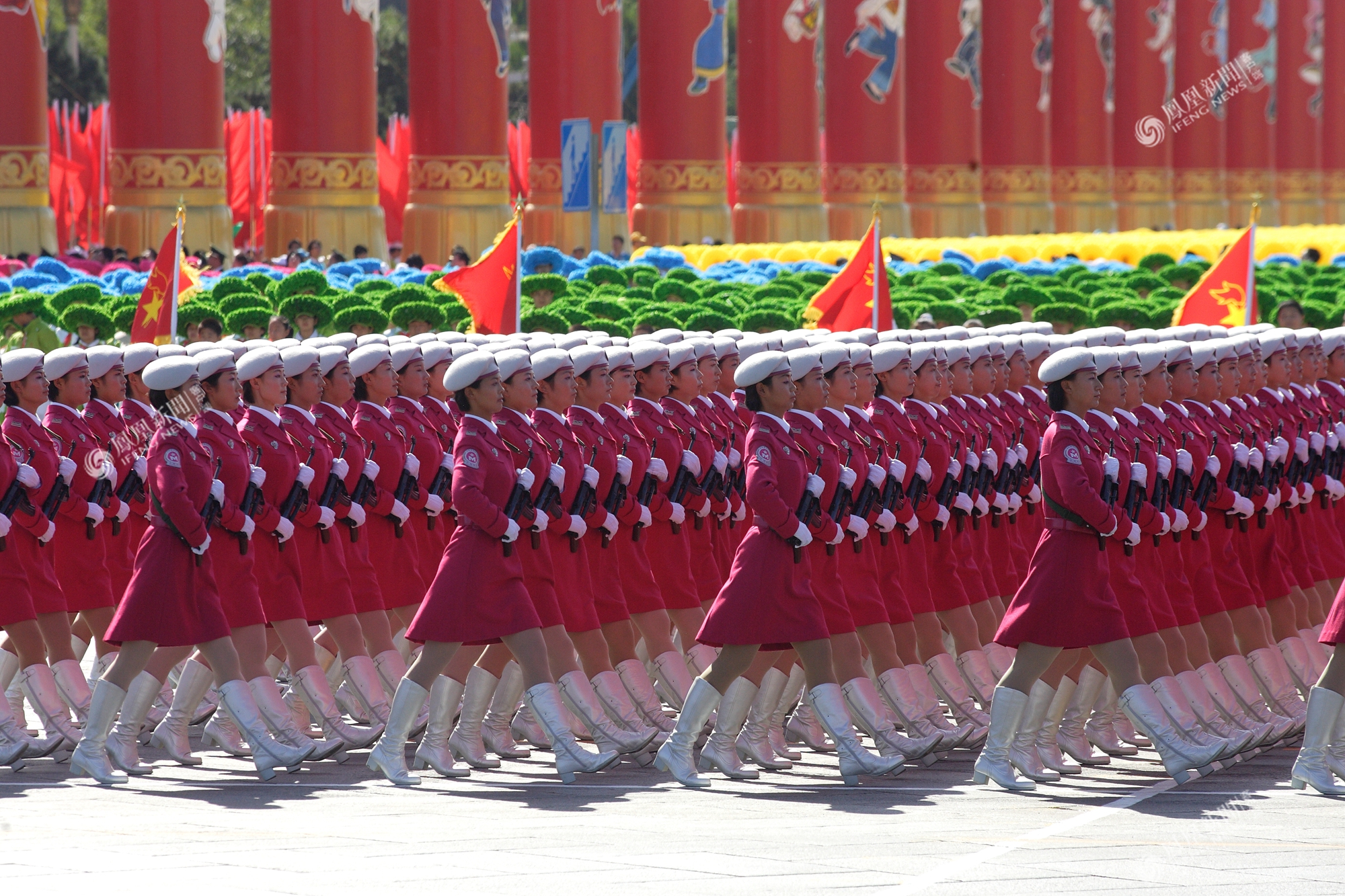 2009年国庆六十周年大阅兵,胡锦涛等领导人观礼阅兵式.