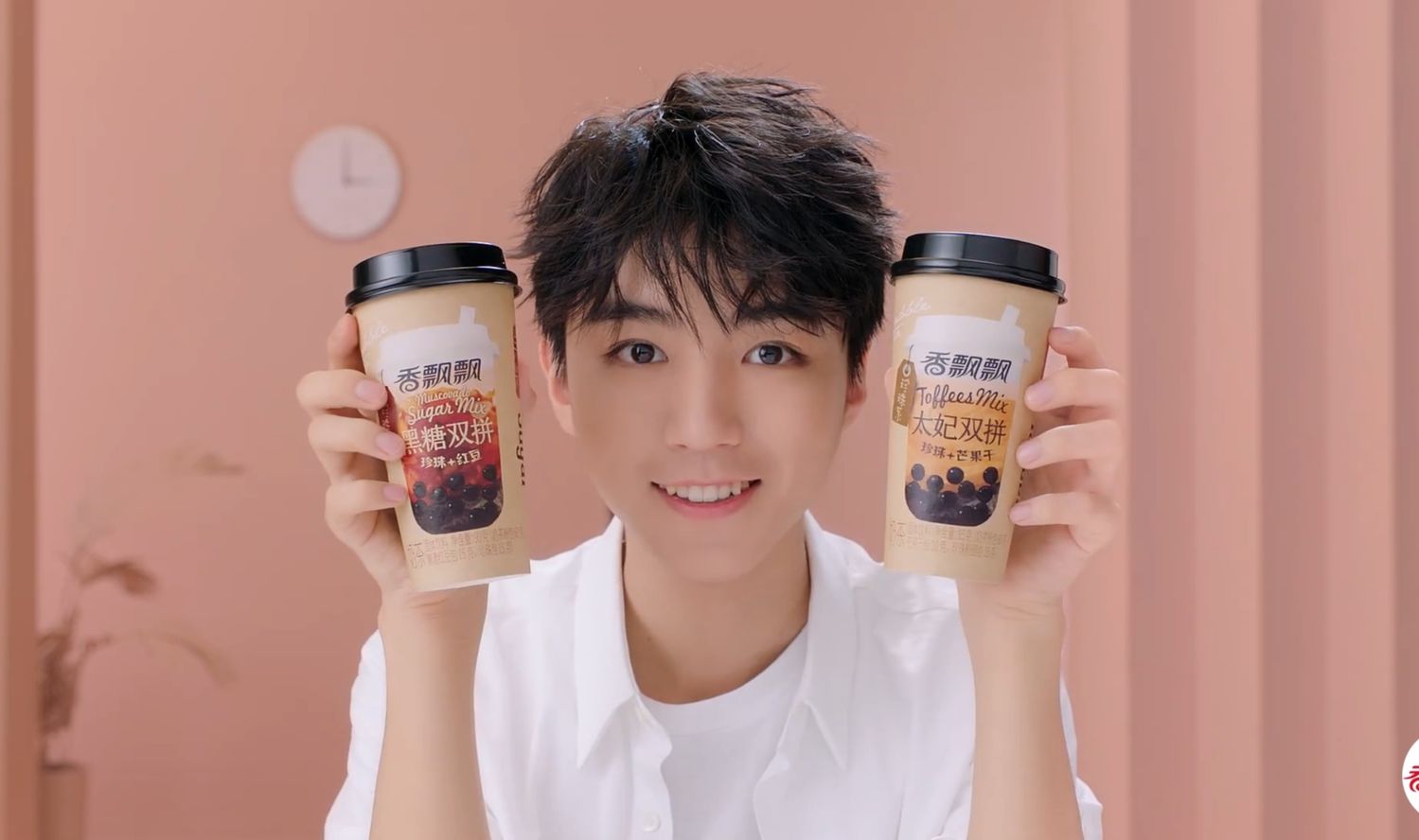 代言人王俊凯影院打卡 广告小天才陪你看电影