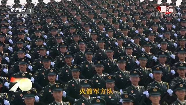 领导指挥方队将军领队右领队姜国平在接受央视采访时表示,领导指挥