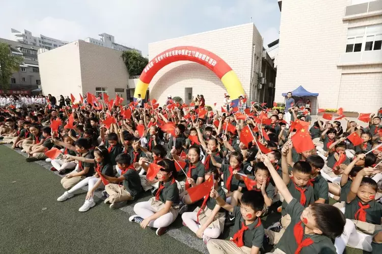 以歌传情爱国永恒记南京市五老村小学庆祝新中国成立70周年联欢活动