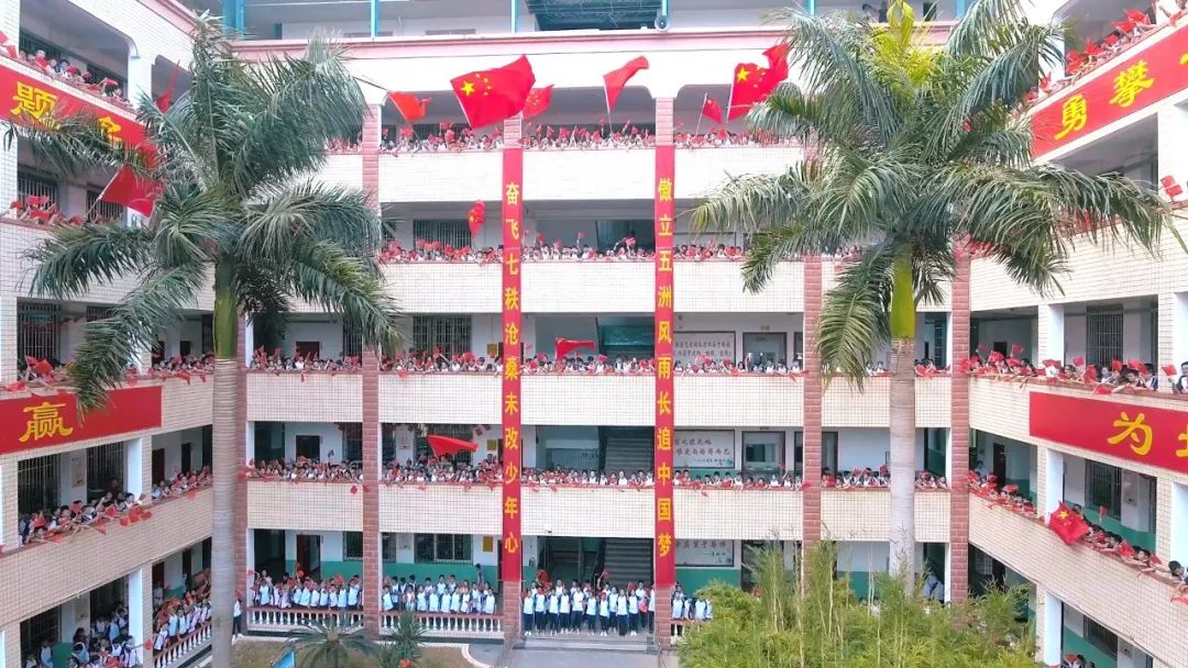 沸腾的校园!私立一中六千人快闪!现代中学、仙