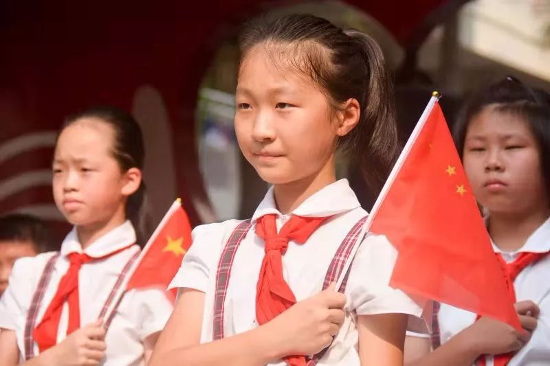 热爱祖国歌曲原唱播放 c45c601a372b4776b053b49ba62ada3c.jpeg