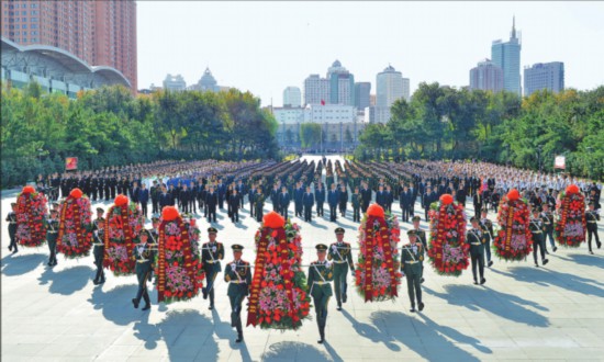 黑龙江省省暨哈尔滨市举行烈士纪念日向英雄烈士敬献花篮仪式