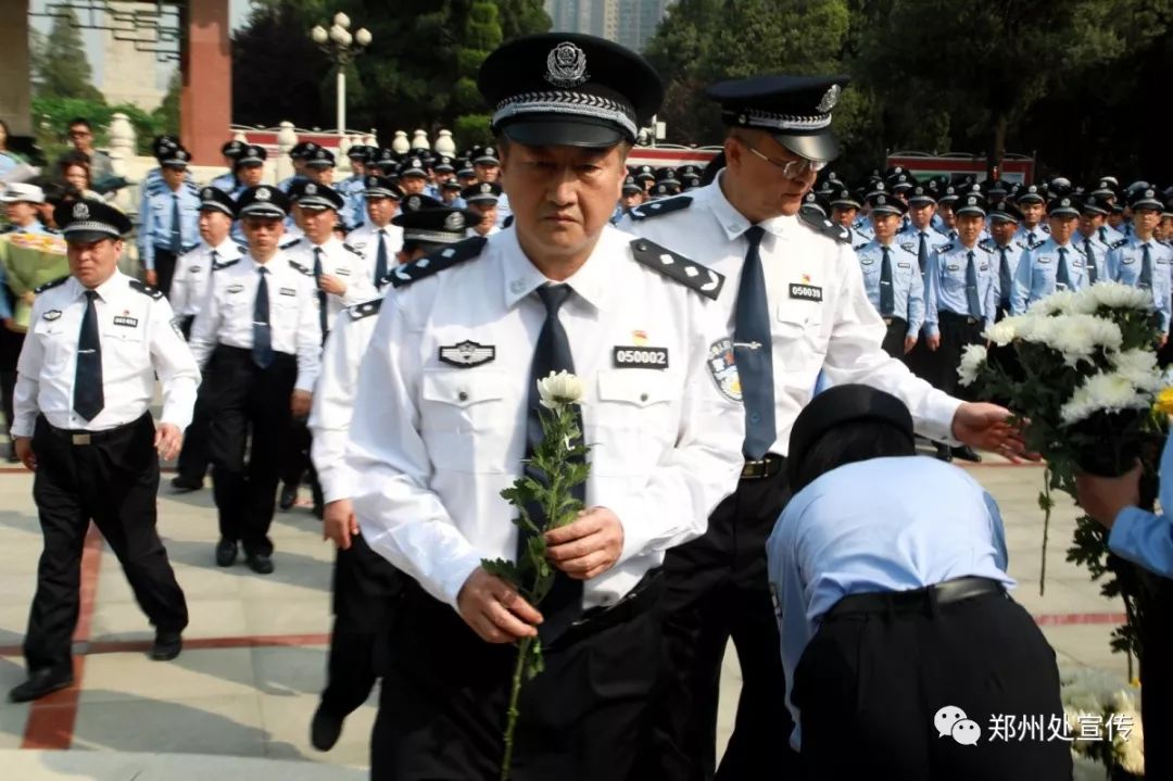 警察学院师生代表,特勤局代表,郑州铁路公安局政委李健,副局长张勇