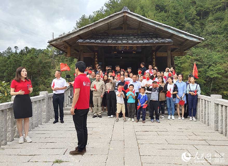 福建寿宁下党乡通过人民网直播话脱贫,展新颜,送祝福