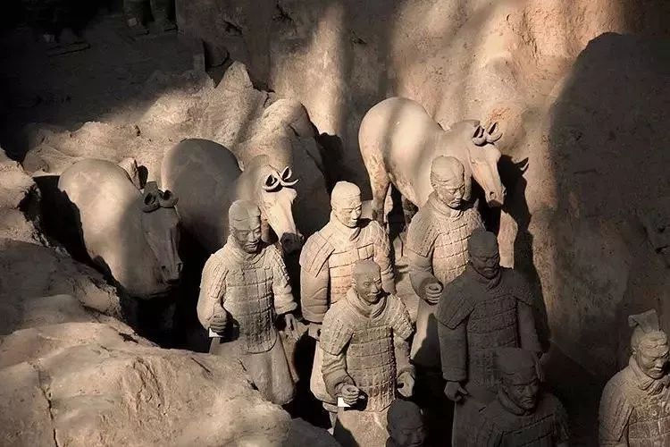 现在,秦始皇兵马俑身上仍有许多未解之谜,随着科技的不断发展,新的