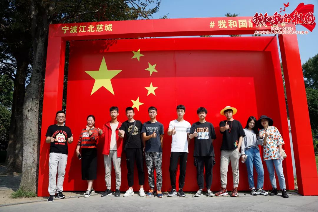 一面国旗,一片真心 有国旗的地方 就是我们心中最美的网红打卡地
