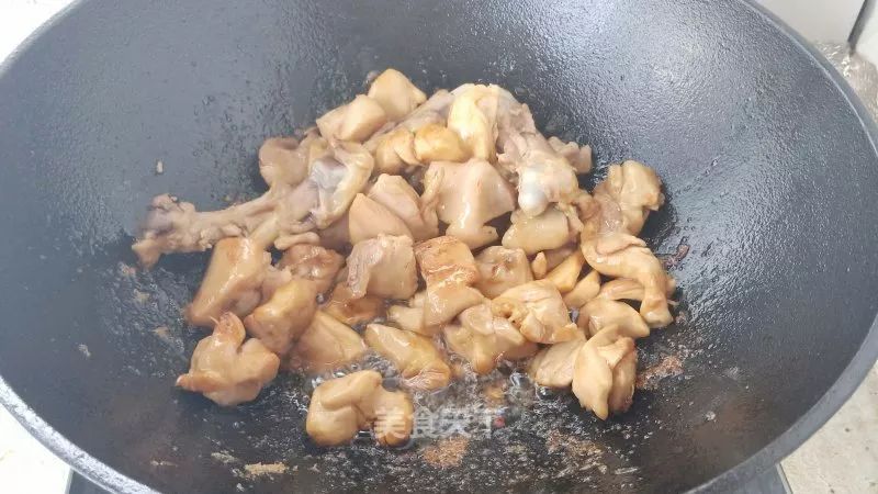 鸡块炖土豆胡萝卜 d320ab0f97794b6fa92540489c57f894.jpeg