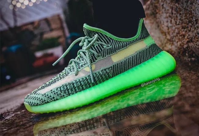 年底两双满天星Yeezy 350 V2 上脚曝光！居然还有夜光！_Yecheil