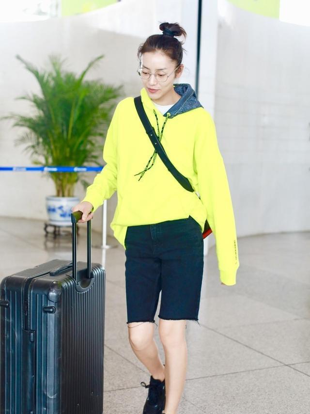 橘色卫衣怎么穿搭 de4bfc17a8c44e37980d0ac2e0475bfb.jpeg