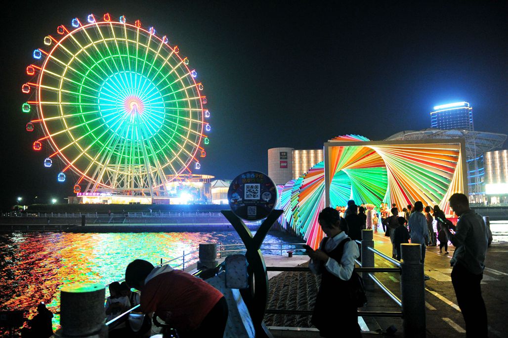 国庆长假去哪?唐岛湾网红彩虹桥,坐摩天轮赏夜景