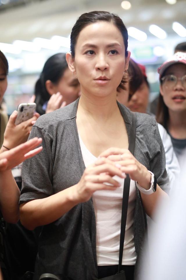 原创宣萱素颜真的很美,气质优雅一如当年,可惜49岁依然单身 .