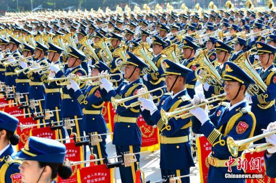 新中国阅兵史上最大规模军乐团亮相