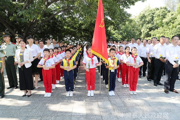 我县举行2019年烈士纪念日烈士公祭活动_胡金辉