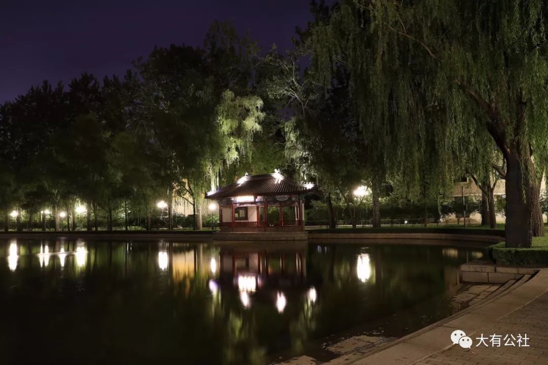 中央党校(国家行政学院)校园夜景