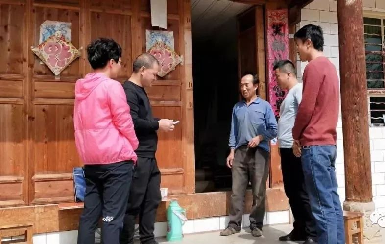 安化贫困人口_贫困山区的孩子图片(3)