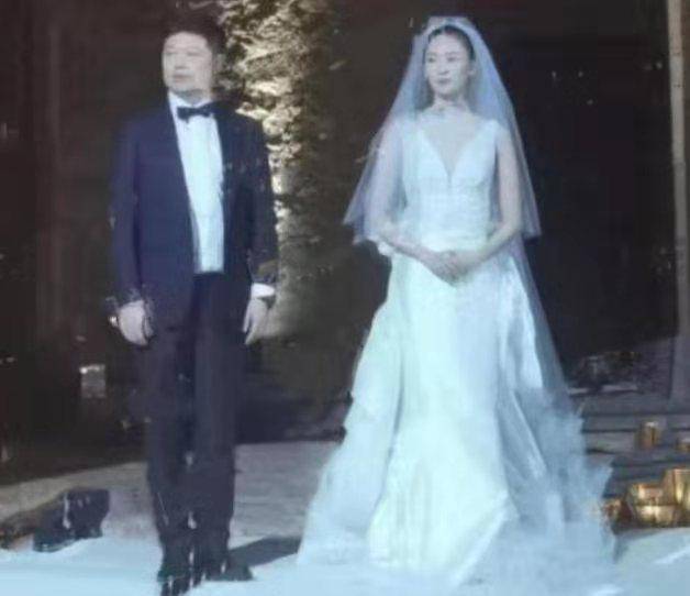 网曝张默前女友童瑶疑似低调结婚?新郎王冉比童瑶大17