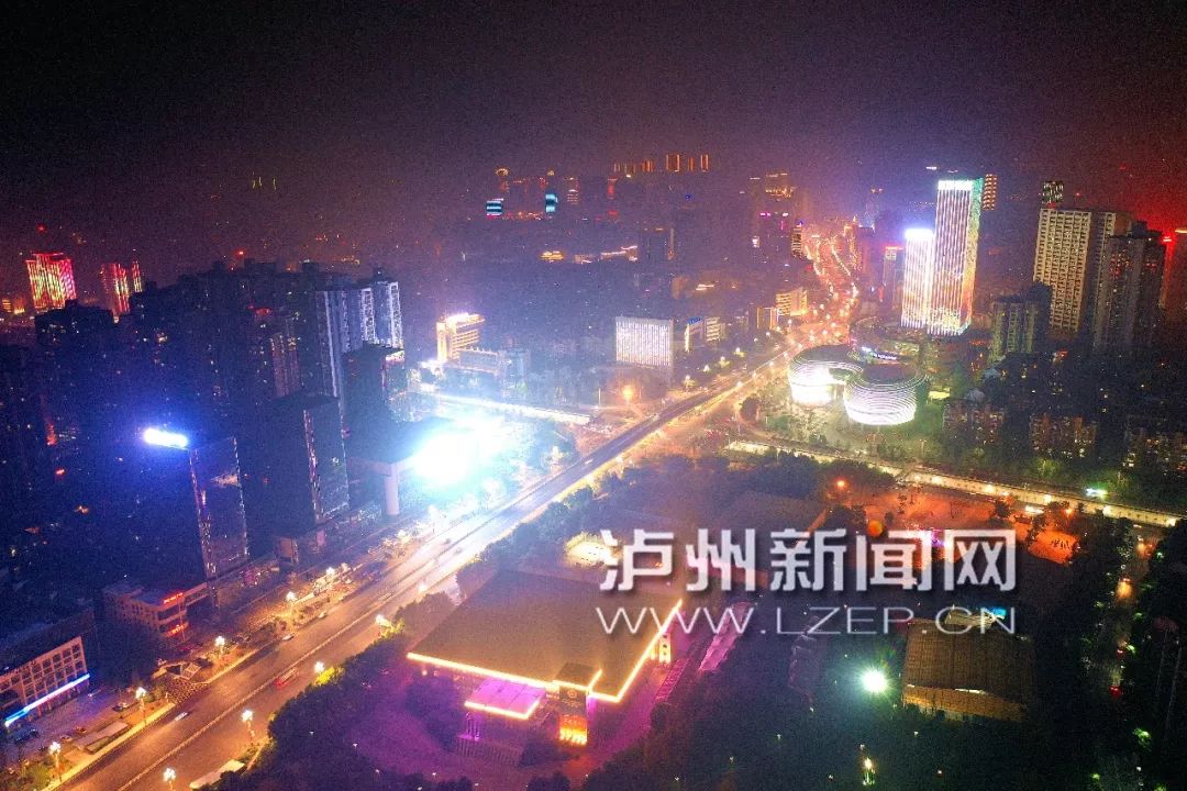 美翻酒城泸州夜景开启国庆模式最佳拍摄点就在这里