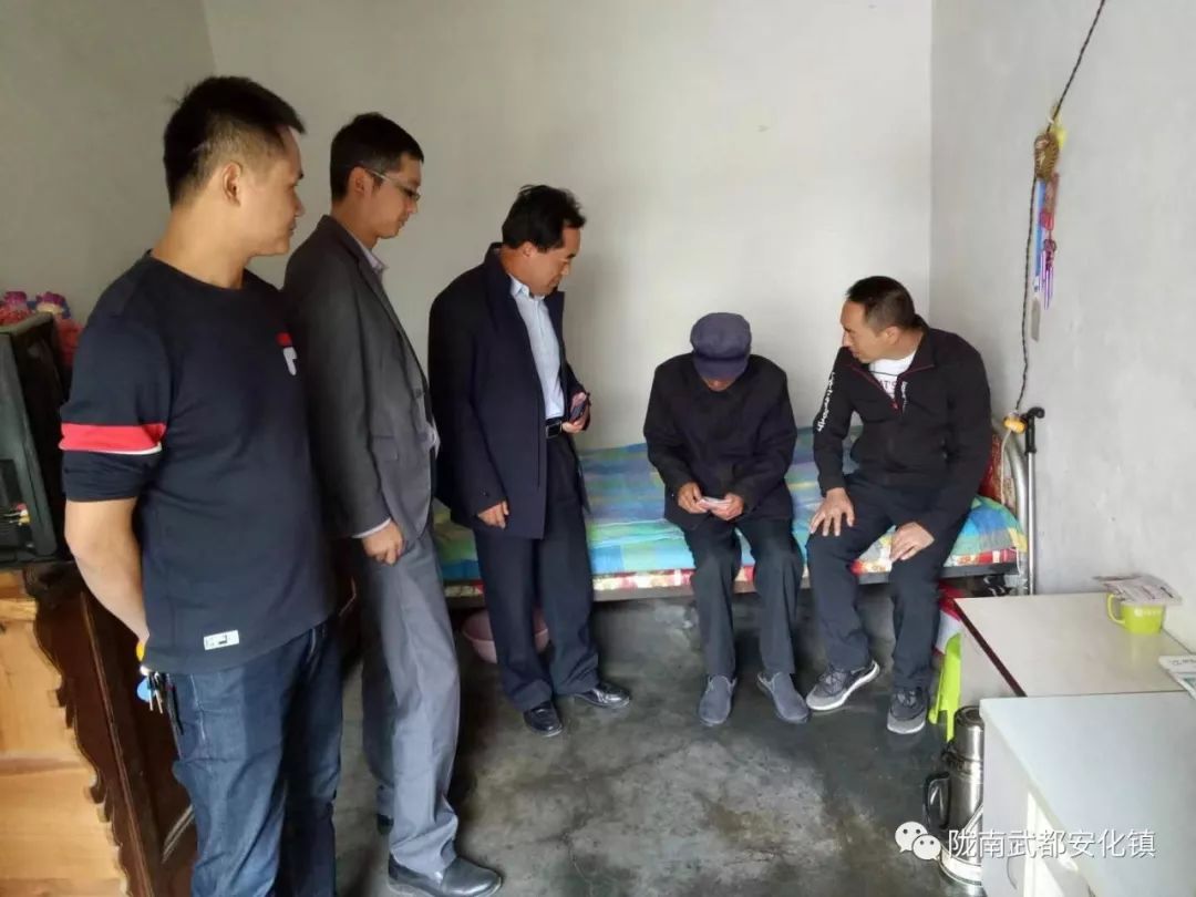 安化贫困人口_贫困山区的孩子图片(2)