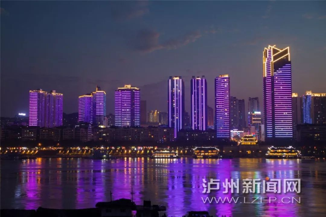 美翻酒城泸州夜景开启国庆模式最佳拍摄点就在这里