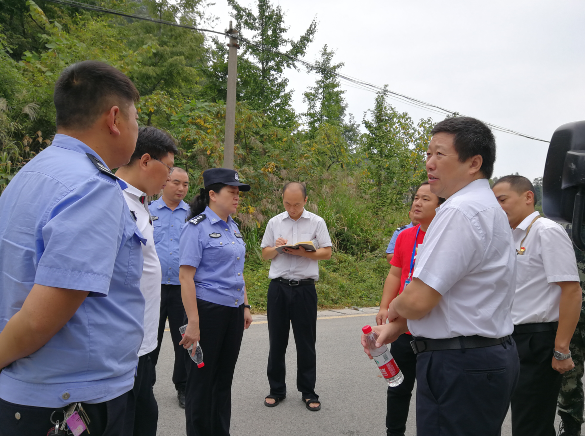 10月2日,秦进廷副区长,欧春霞副区长带队开展景区旅