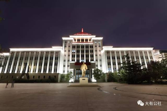 中央党校(国家行政学院)校园夜景