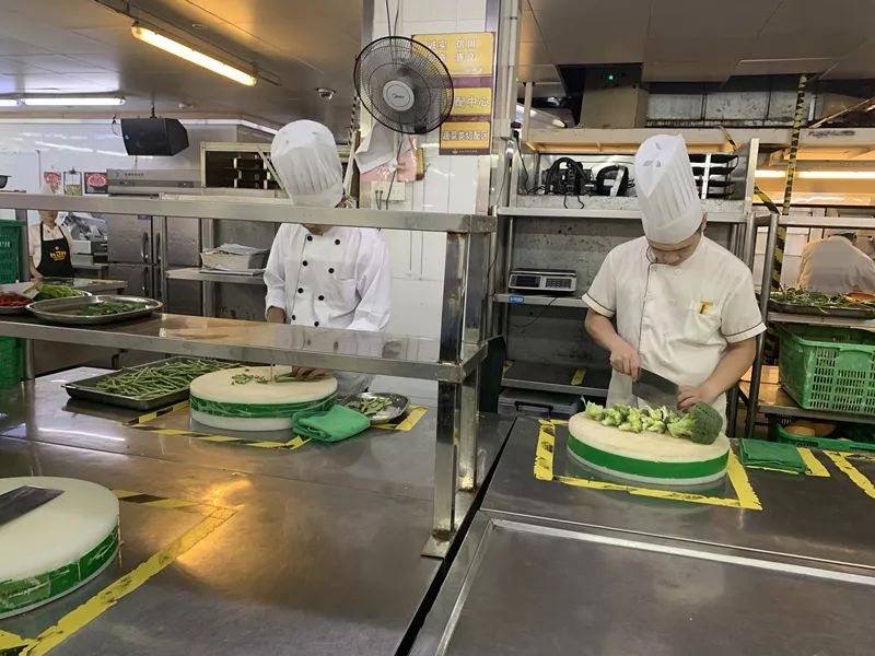 香煎黑椒鸡胸沙拉