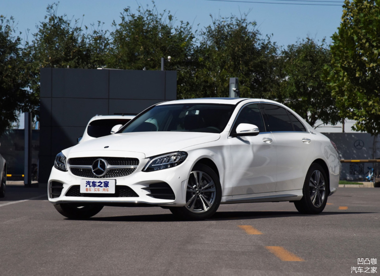 2020款奔驰c200,2020款奔驰c200内饰 售价30.78万元起,2020款奔驰c200 l上海地区已到店