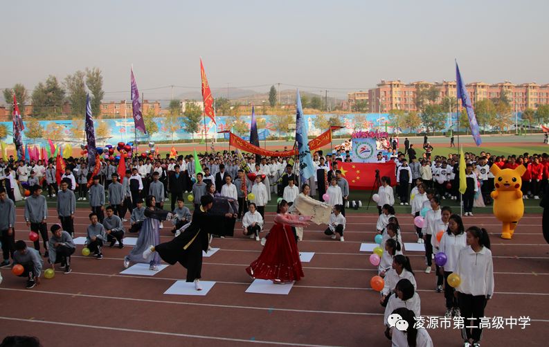 牛河梁晚报凌源第二高级中学师生把最美的歌献给祖国附视频