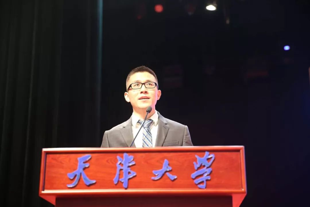 怎么在学校当教授 749b96ab119a4b99a9f0fb820caa16a3.jpeg