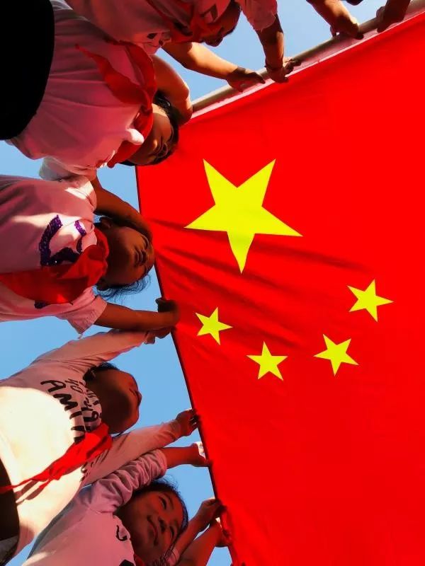 海宁港航人举行"看水运成就展 向国旗敬礼 庆祝新中国成立70周年"主题