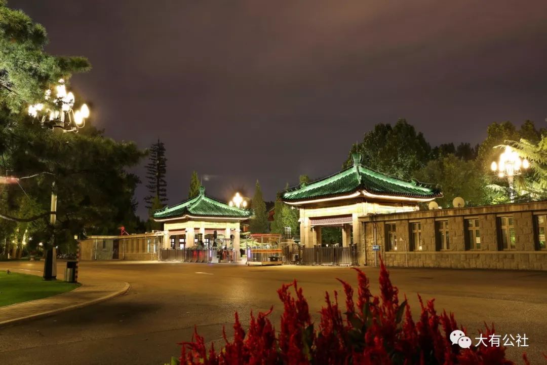 中央党校(国家行政学院)校园夜景