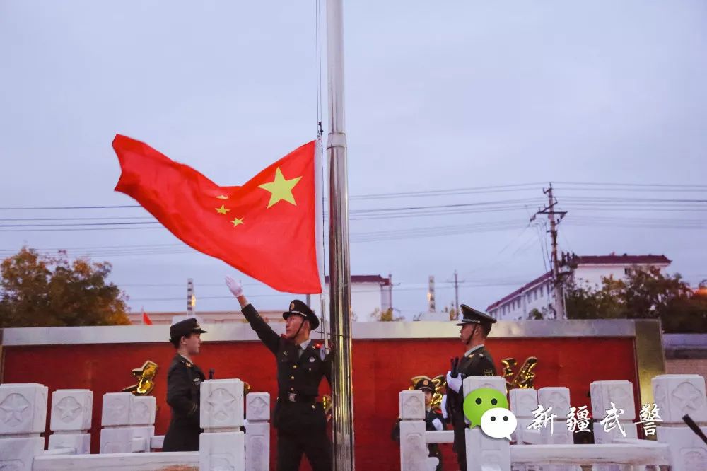 敬礼国旗,祝福祖国_五星红旗