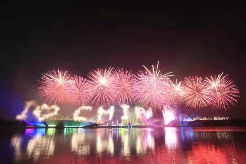 今夜深圳湾刷屏16万发烟花祝福祖国太美了