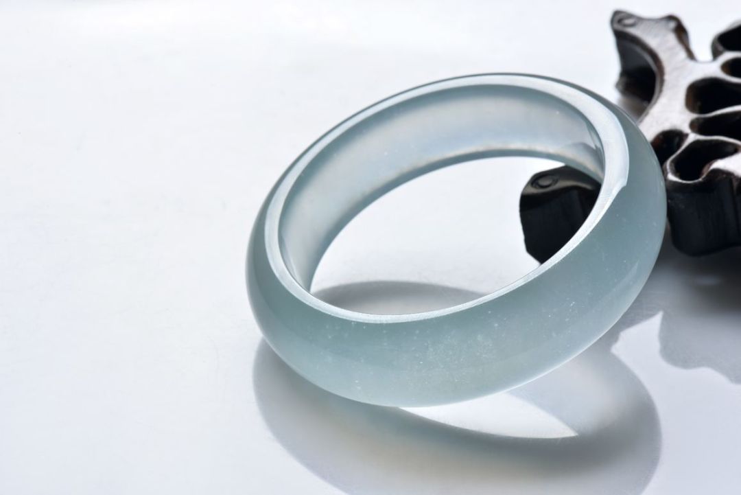 买手镯,是金的好还是玉的好?内行的人是这么挑