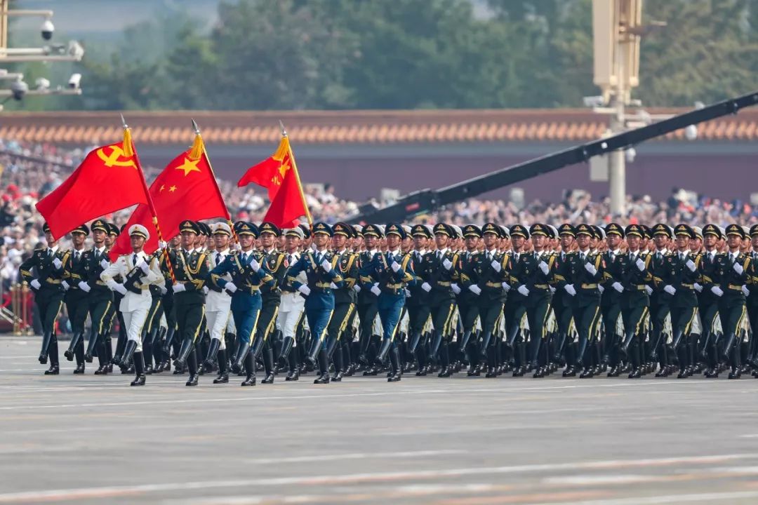 2019国庆阅兵,这两个细节让人热烈盈眶!精彩动图,观后感佳句来了!