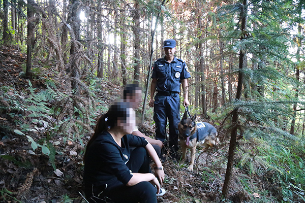 安徽铜陵警方查处山林深处流动赌场，借助无人机抓获21人