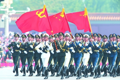 南京各界收听收看天安门广场阅兵仪式和群众游行