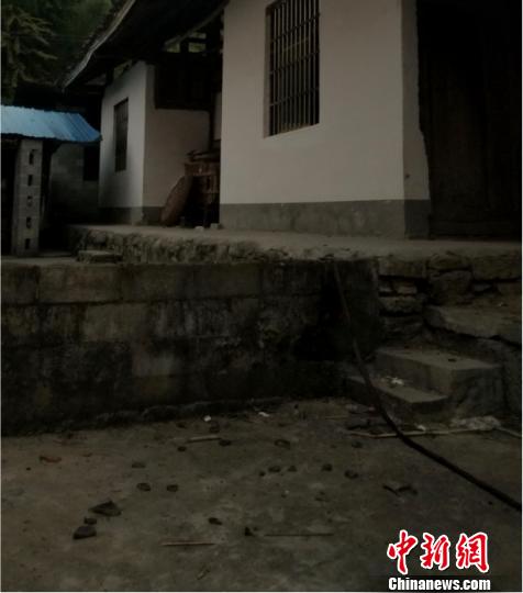 贵州省官方向沿河4.9级地震灾区下拨300万元应急救灾资金